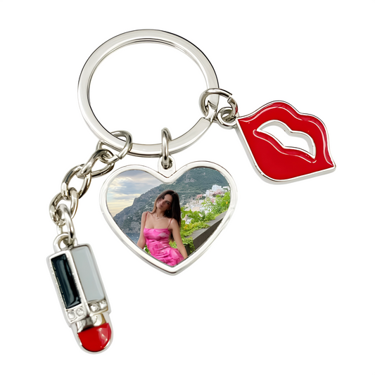 Llavero Corazón con Mini Labial y Beso – Romántico y lleno de significado